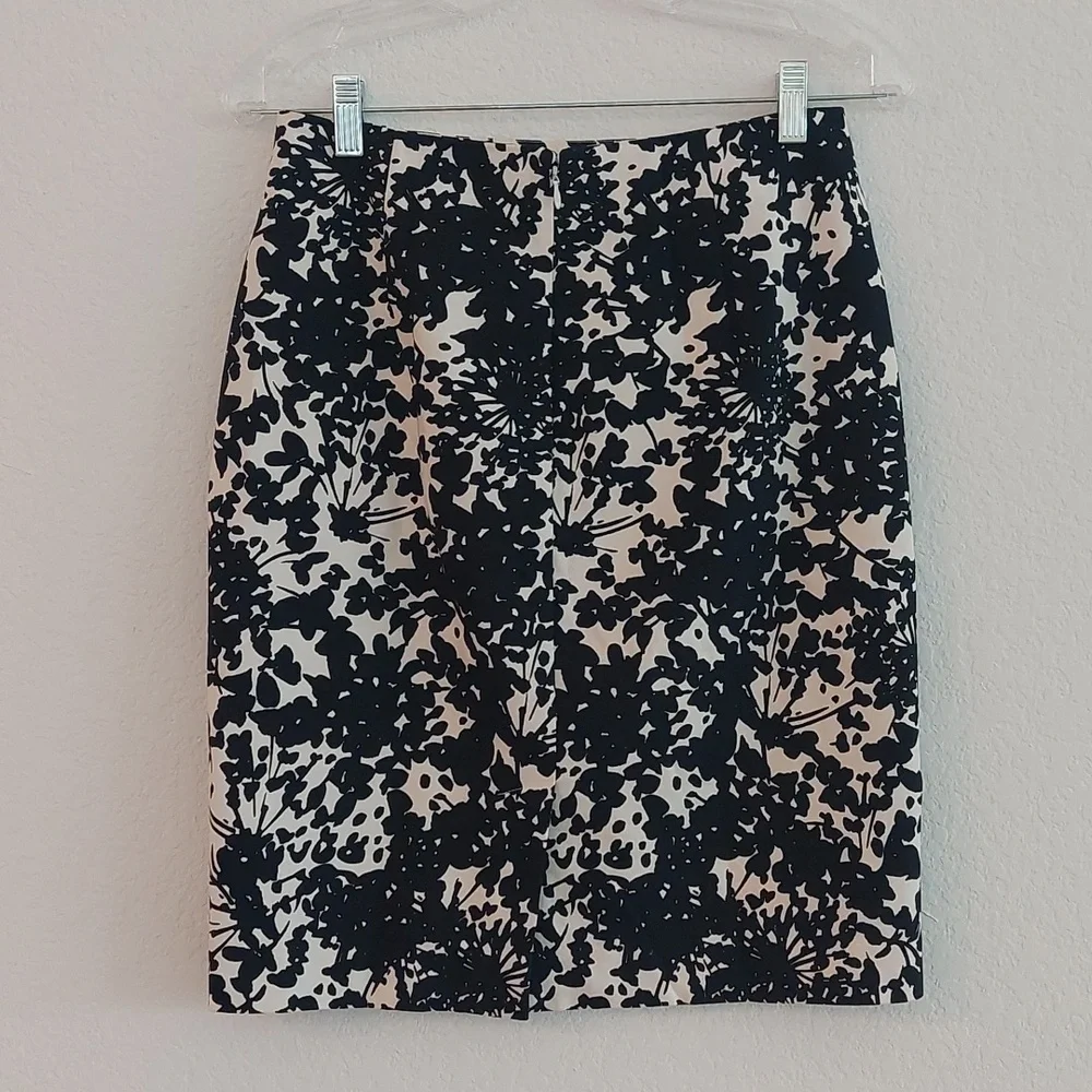 BANANA REPUBLIC Black and White Floral Pencil Skirt NWOT